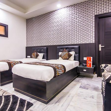 Hotel Oyo 8888 Riga Hs Deluxe Agra  Esterno foto
