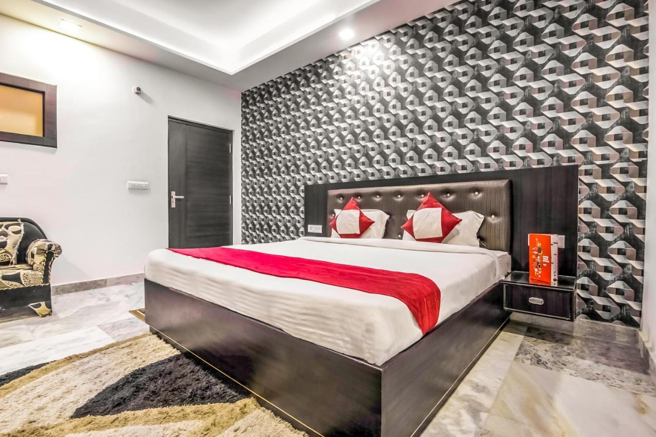 Hotel Oyo 8888 Riga Hs Deluxe Agra  Esterno foto