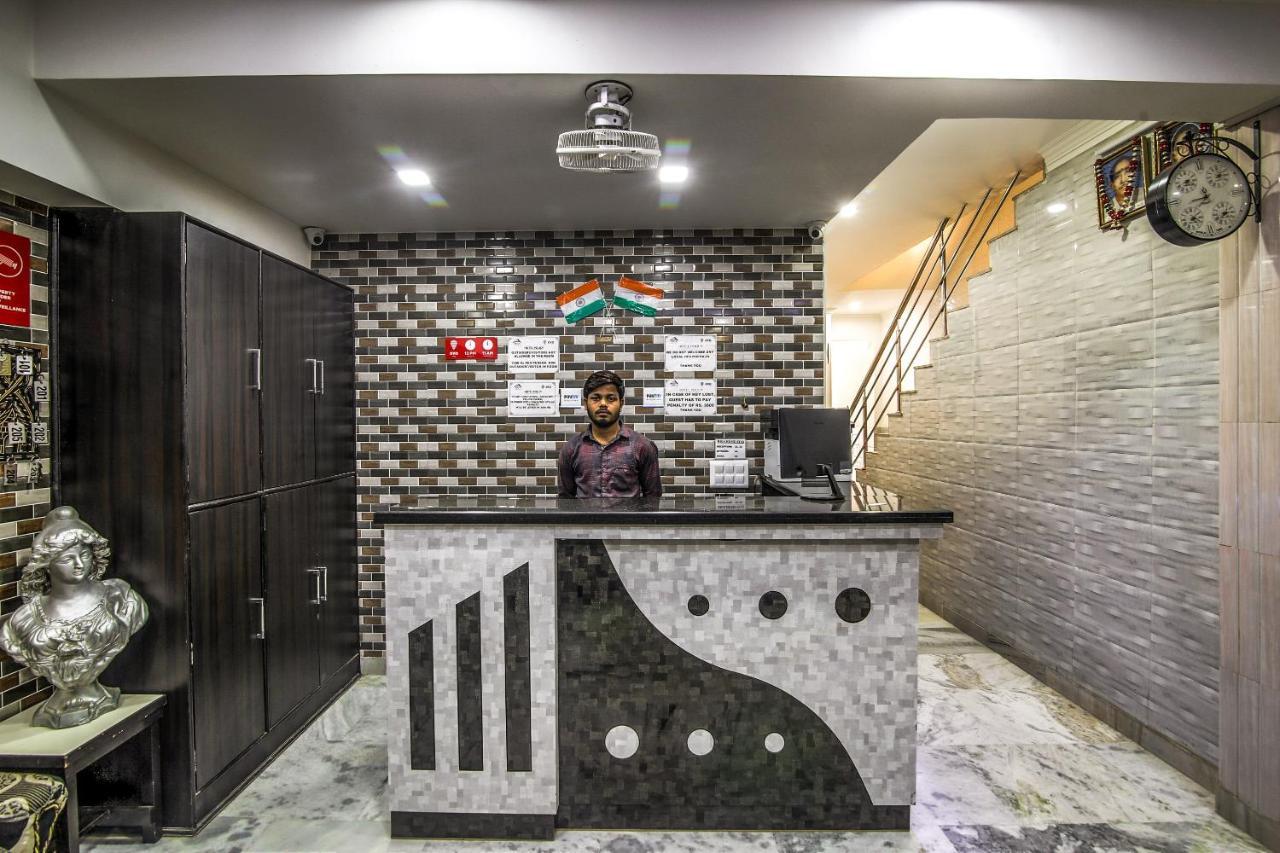 Hotel Oyo 8888 Riga Hs Deluxe Agra  Esterno foto