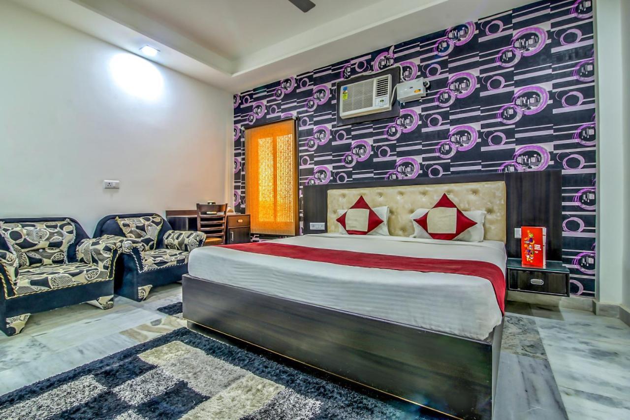 Hotel Oyo 8888 Riga Hs Deluxe Agra  Esterno foto