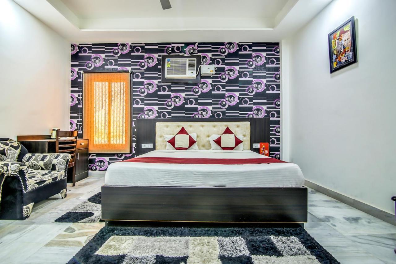 Hotel Oyo 8888 Riga Hs Deluxe Agra  Esterno foto