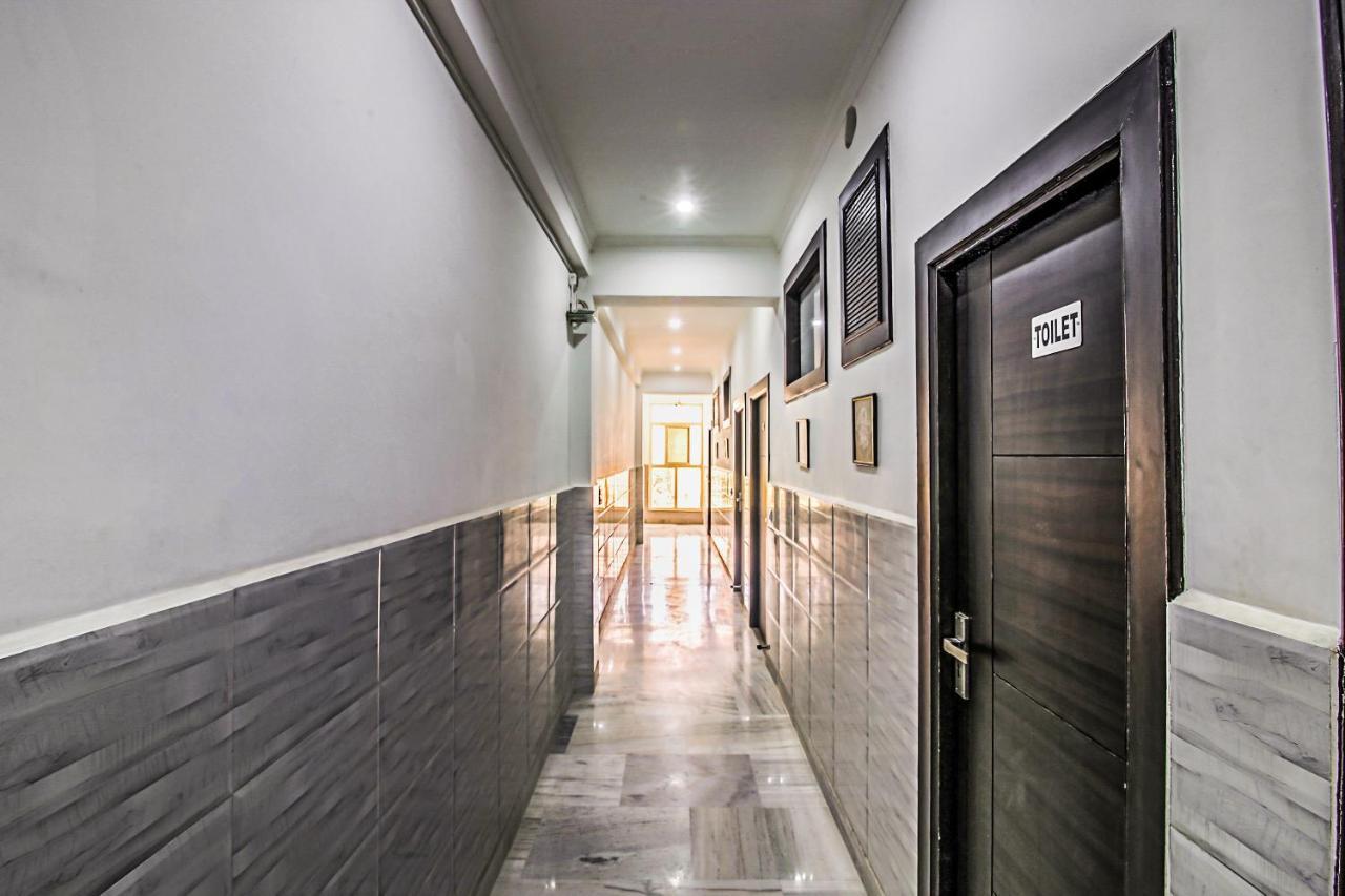 Hotel Oyo 8888 Riga Hs Deluxe Agra  Esterno foto
